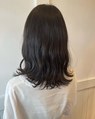 セミロング カラー 狩野 くるみのヘアスタイル