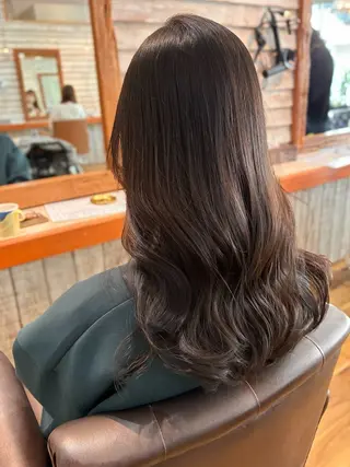 セミロング 秋田 弥生のヘアスタイル