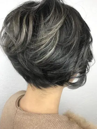 ショート カラー 🎊ルービック 京橋店💛のヘアスタイル