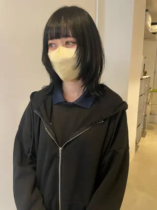 ミディアム カラー MIU/ルーツカラー 顔まわりレイヤーのヘアスタイル