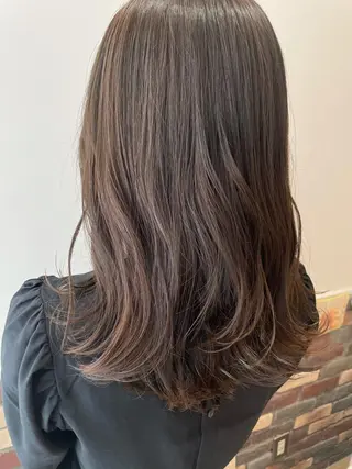 セミロング カラー 中井 茅佳のヘアスタイル