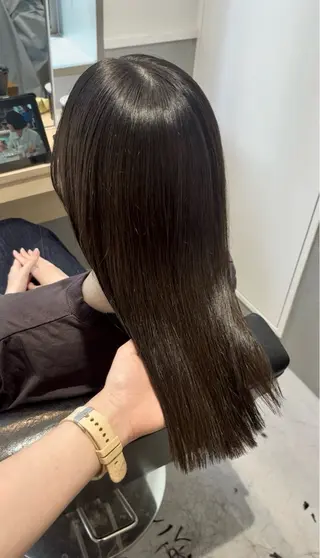 セミロング カラー effect横浜所属・切りっぱなしボブ/ 艶カラー/綾莉のヘアスタイル