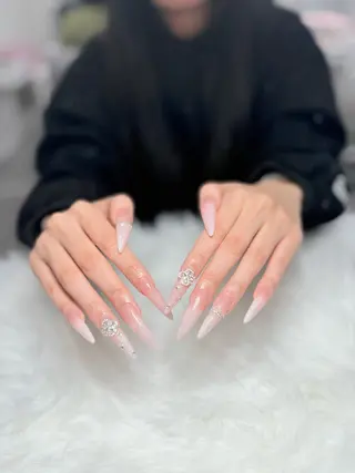 ネイル AURA NAIL🎀💅のネイルデザイン