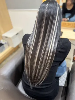 ロング miloc minamiのヘアスタイル