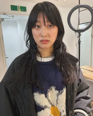 ロング カラー Loom.所属・村上雅人 ナチュラルモードのヘアスタイル