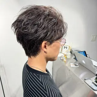 メンズ 表参道フェザーパーマ ニュアンスパーマのヘアスタイル