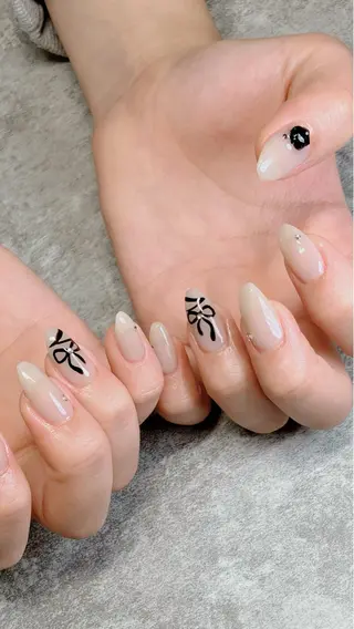 ネイル haleyume所属・shino🌟 痛ネイルのネイルデザイン