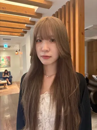 ロング カラー リカ/ハイトーン ・オリーブ🍀のヘアスタイル