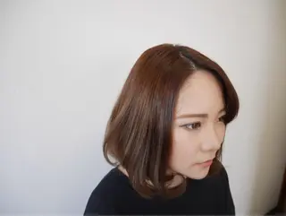 ミディアム カラー パーマ 🐆アンドウ チカコ🦓のヘアスタイル