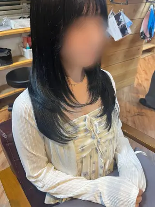 セミロング little×PORTO 元町所属・高森 桃佳のヘアスタイル