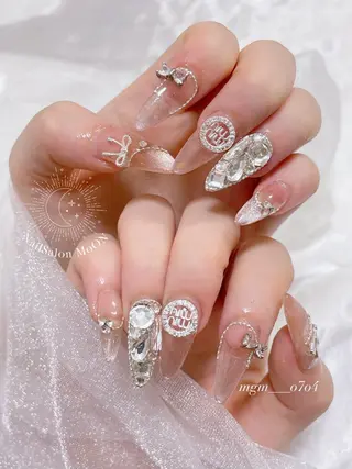 MoON...❤︎ MeGuのネイルデザイン