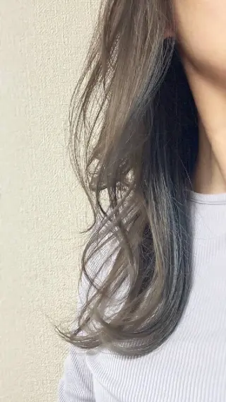 セミロング 岡本 小百合のヘアスタイル