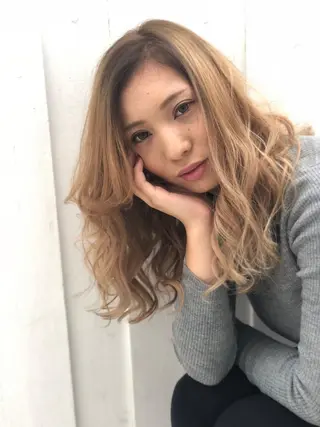 ロング 白髪ぼかしハイライト めさきすずなのヘアスタイル