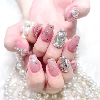 ネイル Go  Today シェアサロン 新宿Gratia店所属・杉山 栞のネイルデザイン