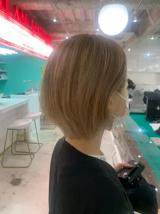 ショート カラー ヘアアレンジ 🧨ブリーチー×ボブ レイヤー💎じゅえるのヘアスタイル