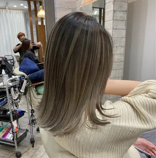 セミロング カラー パーマ ヘアアレンジ メンズ キッズ ネイル マツエク・マツパ ハイライト、レイヤー カット/西梅田/中西のヘアスタイル