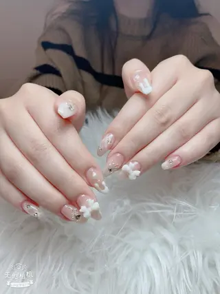ネイル T•Lee Nailsalon所属・T.Lee Nail Lilyのネイルデザイン