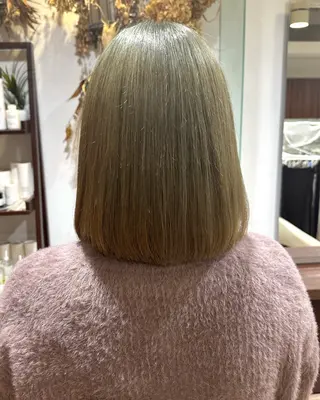 ミディアム 宇都 唯のヘアスタイル