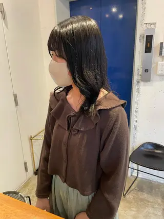 ミディアム カラー MIOベージュカラー 柔らかいカラーのヘアスタイル