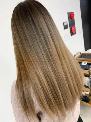 ロング 🥇近藤 恭輔🥇 Recharme新保のヘアスタイル