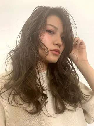 ロング カラー パーマ 【透明感カラー✖️ 髪質改善】カナ🌸のヘアスタイル