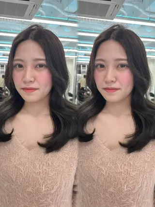 ロング 韓国ヘア/ブリーチ無 しWカラー/オリーブのヘアスタイル