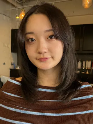 ミディアム カラー RIN／韓国ヘア レイヤーカットのヘアスタイル