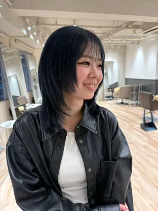 ミディアム 与那嶺 亜美のヘアスタイル