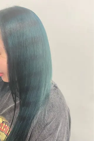 ロング カラー HIKARI🐈‍⬛ レイヤー×デザインのヘアスタイル