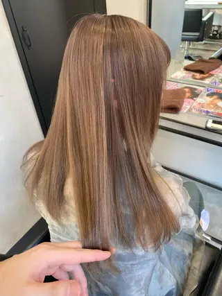 セミロング カラー 艶ハイトーンブリーチ 🌈小林侑雅のヘアスタイル