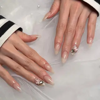 ネイル salon de 4H所属・宇賀神 salon de 4Hのネイルデザイン