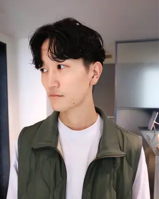 パーマ メンズ Qin shaire salon 原宿verno店所属・【センターパート】 ETO／江藤翼の眉毛・アイブロウイメージ