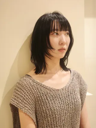 ミディアム カラー アカツ ミナのヘアスタイル