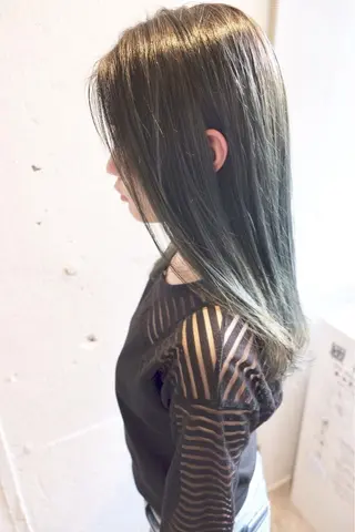 セミロング カラー Fuuu《フゥ》所属・シノザキ シンゴのヘアスタイル