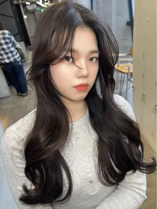 ロング カラー 艶髪/艶カラー/韓国 髪質改善/縮毛矯正のヘアスタイル