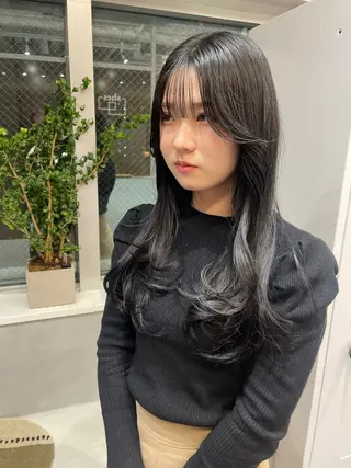 ミディアム カラー yui/ layer cutのヘアスタイル