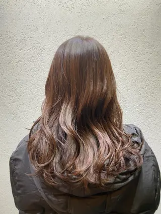 ロング カラー ノイシキ サキのヘアスタイル
