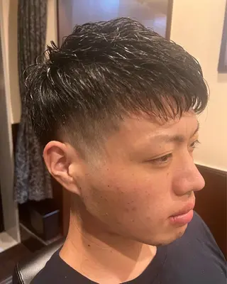 ミディアム メンズ 銀座バルビエグラン 角田雅樹（夜限定）のヘアスタイル