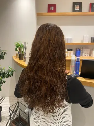 ロング CYAN.矢場町店所属・三代 ゆりあのヘアスタイル