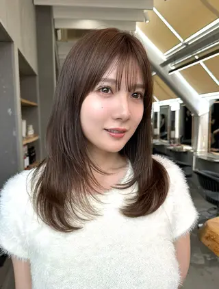 ミディアム レイヤーカット /透明感カラー西田のヘアスタイル