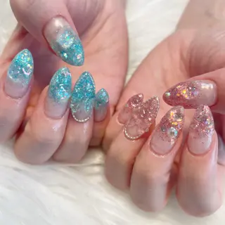 ネイル ゴテゴテ💙ワンホン リオナのネイルデザイン