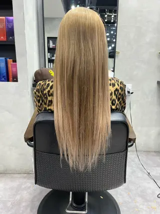 ミディアム 濱川響太レディース カットモデルのヘアスタイル