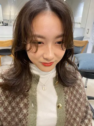 ミディアム カラー パーマ レイヤーカットのプロ 大人ヘア宮森貴志のヘアスタイル