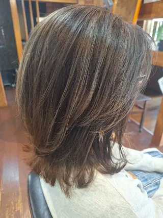 ミディアム 飯田 仁美のヘアスタイル