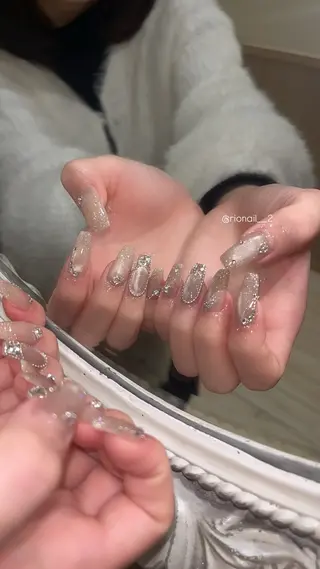 ネイル 𝘙𝘪𝘰𝘯𝘢 ...🕯🤍のネイルデザイン