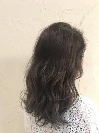セミロング 韓国レイヤー外国人風 透明感カラー髪質改善のヘアスタイル