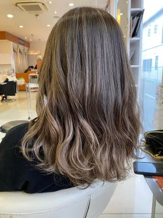 ロング カラー 牧野 佳樹のヘアスタイル