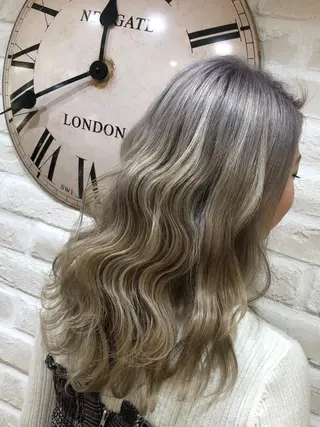 セミロング カラー Aujua ソムリエ 勝又舞夏のヘアスタイル