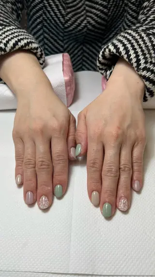 ネイル 名越 彩花のネイルデザイン