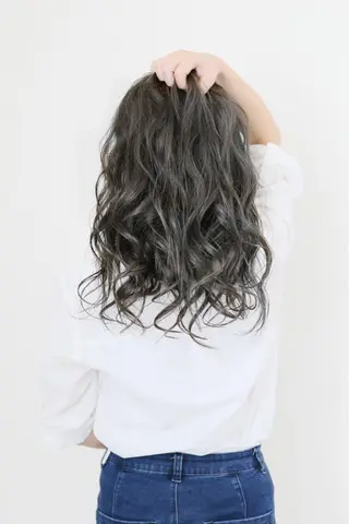 セミロング カラー 隠れ家美容室 RAW TOKYO 【公式】のヘアスタイル